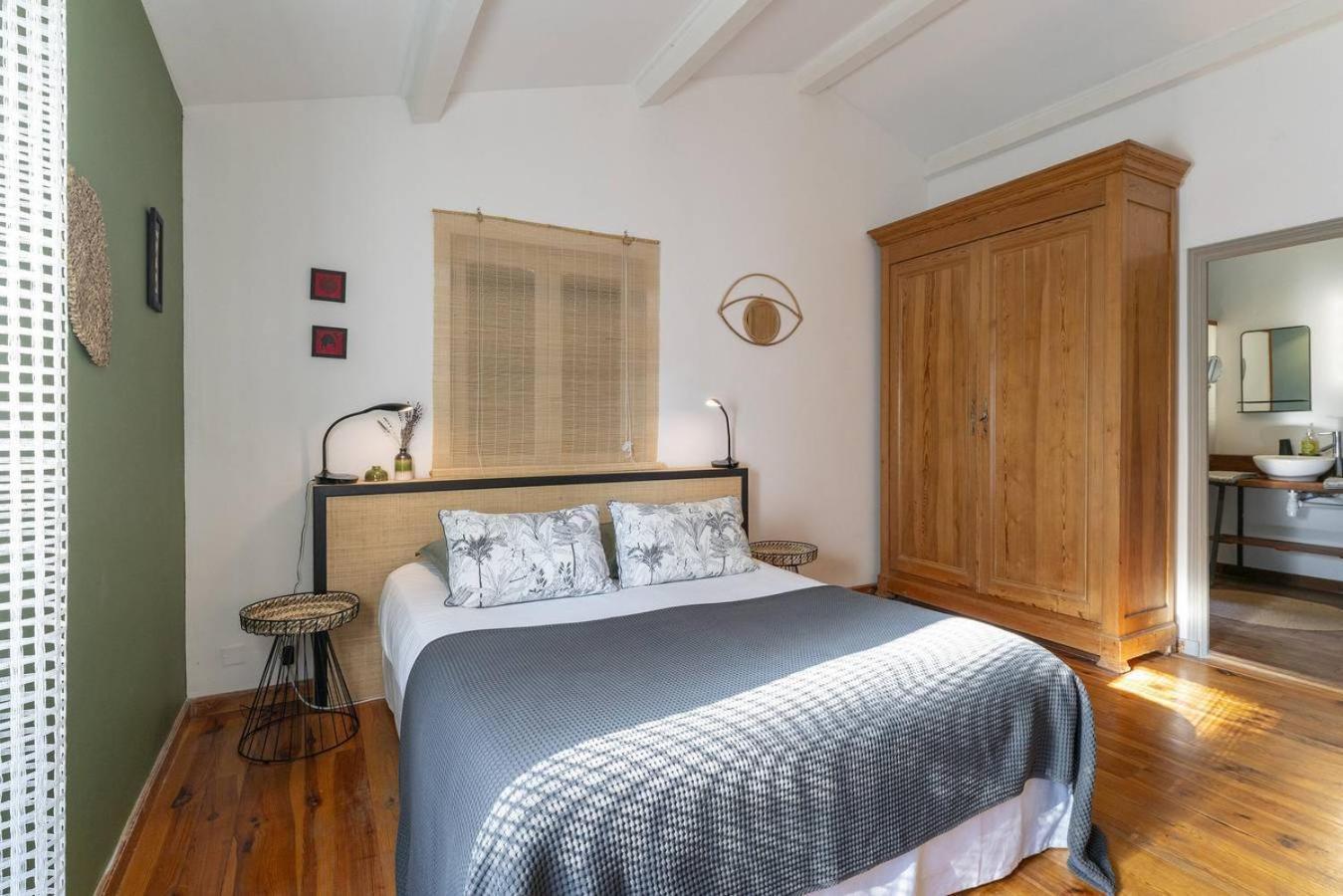 Mas La Pauline Gites De Charme & Roulotte Saint-Rémy-de-Provence Zimmer foto