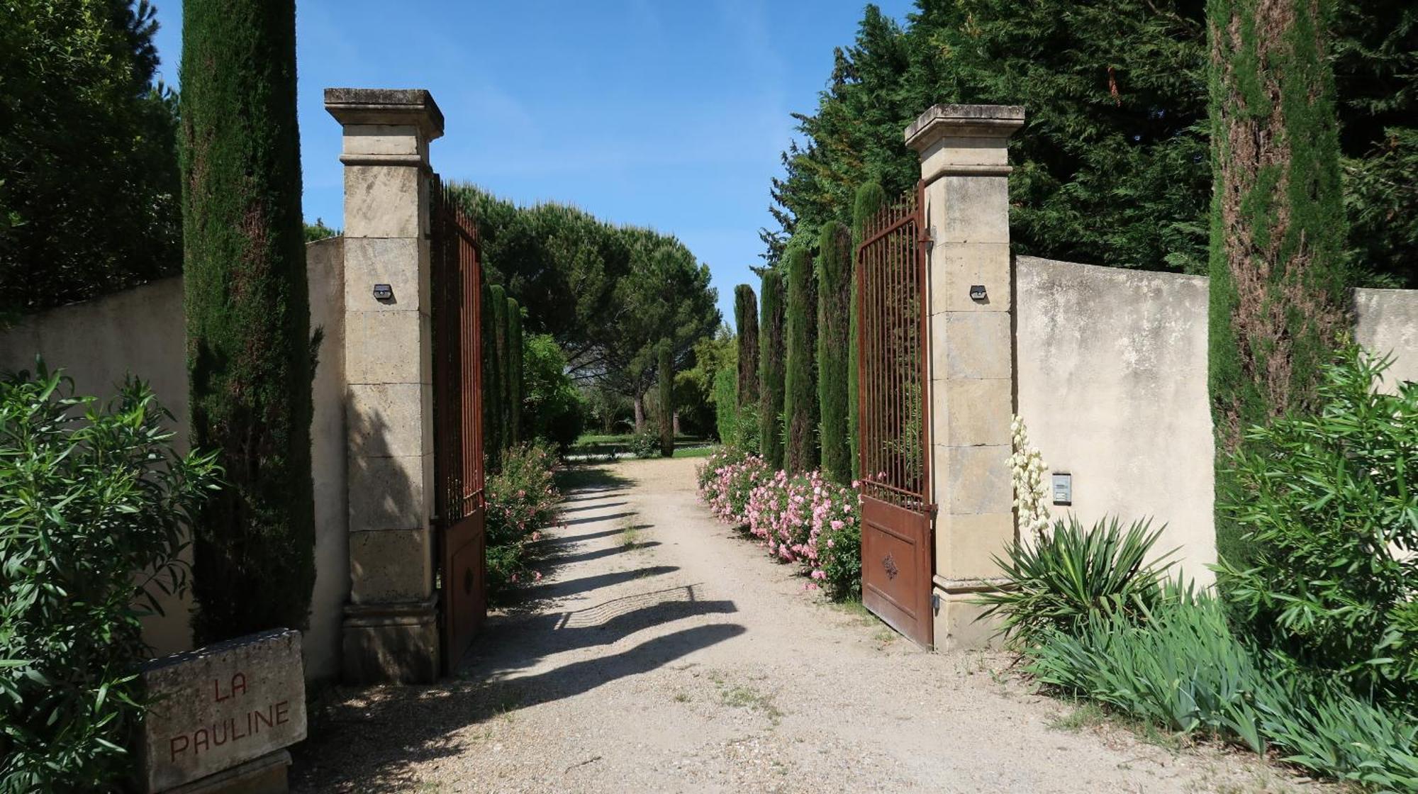 Mas La Pauline Gites De Charme & Roulotte Saint-Rémy-de-Provence Exterior foto