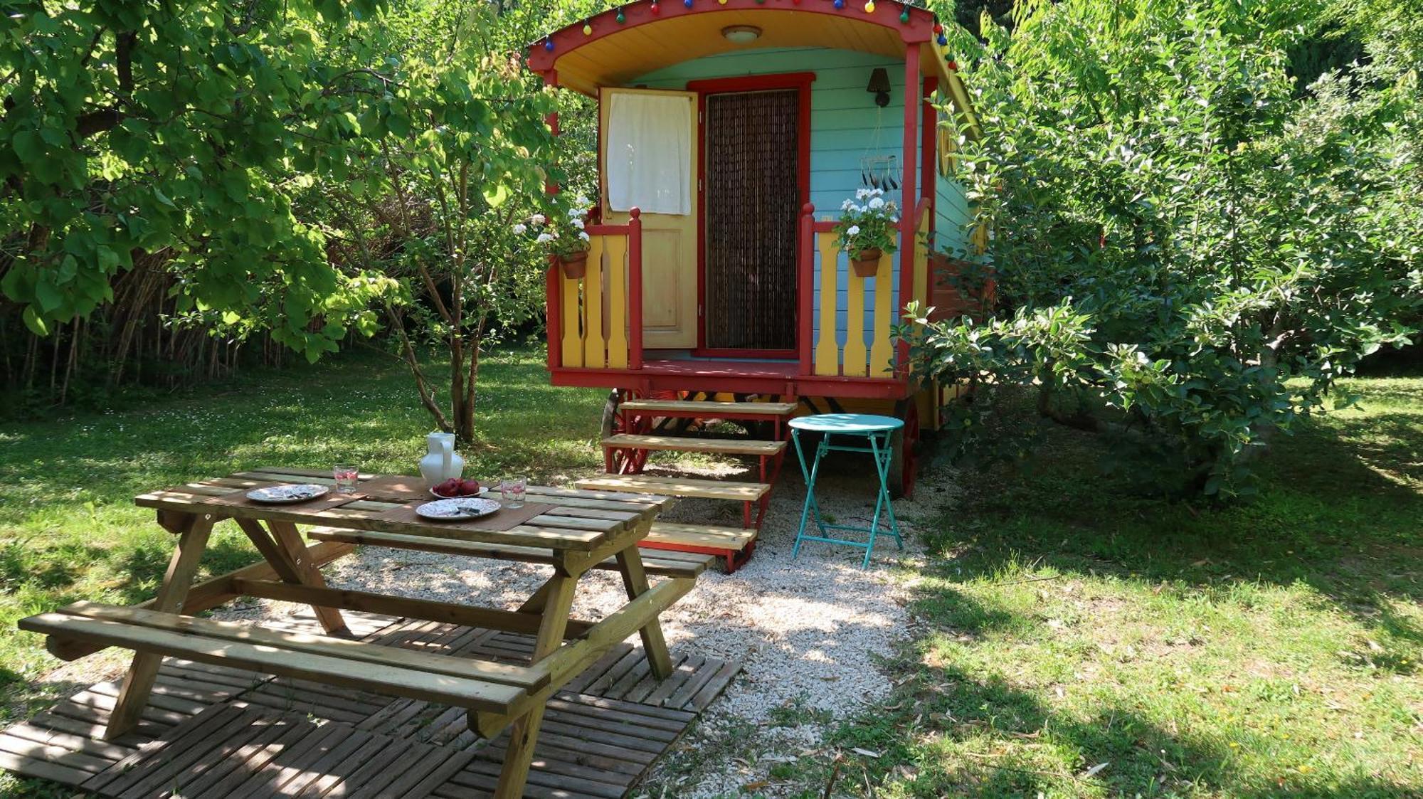 Mas La Pauline Gites De Charme & Roulotte Saint-Rémy-de-Provence Exterior foto